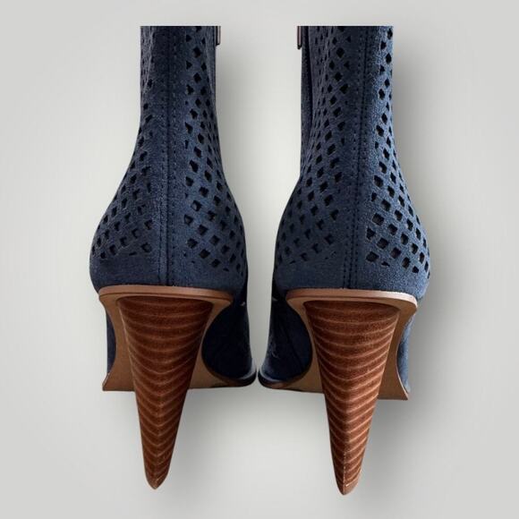 New Vince Camuto YOLANDAL Booties Lazer Cut Blue Suede w/ Zipper, Wm's 6 - Picture 5 of 10